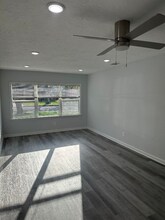 215 Birch St in Lake Jackson, TX - Building Photo - Building Photo