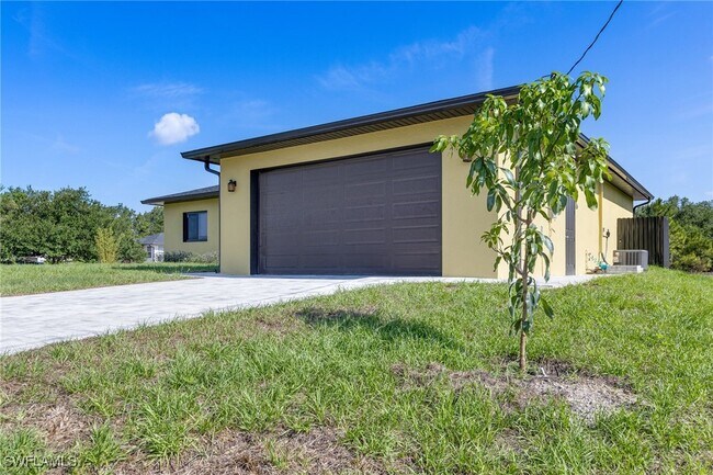 3101 E 18th St in Lehigh Acres, FL - Building Photo - Building Photo