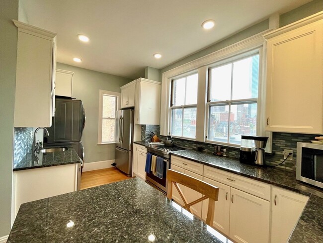 259 Beacon St, Unit 61 in Boston, MA - Building Photo - Building Photo