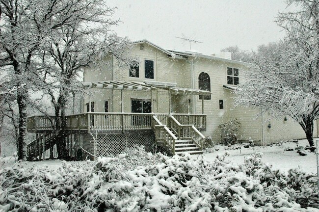 15225 Monte Vista Dr in Nevada City, CA - Building Photo - Building Photo