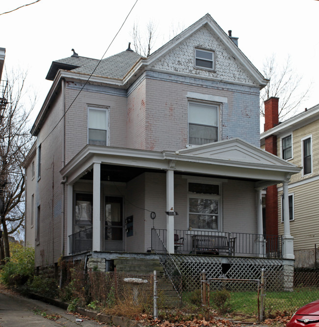 3215 W 8th St in Cincinnati, OH - Foto de edificio - Building Photo