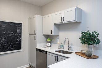 The Columns at Pilgrim Mill in Cumming, GA - Building Photo - Interior Photo