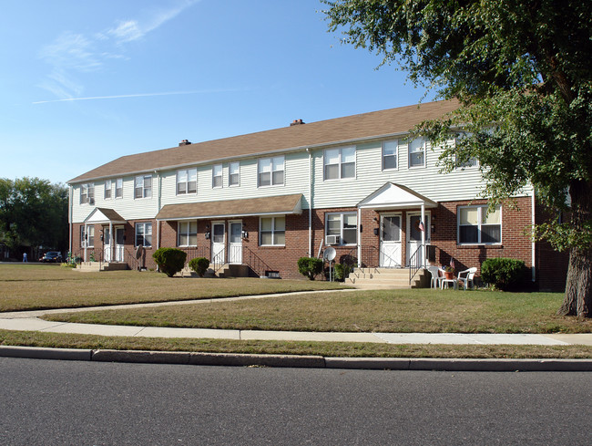 Paulsboro Gardens Apartments in Paulsboro, NJ - Building Photo - Building Photo