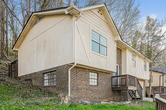933 Edwards Lake Rd in Birmingham, AL - Building Photo - Building Photo