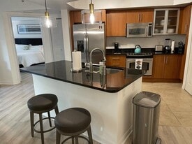 600 S Dixie Hwy in West Palm Beach, FL - Building Photo