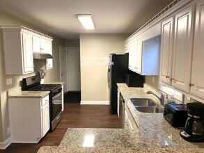 1945 Grayson Oaks Ct in Lawrenceville, GA - Foto de edificio - Building Photo