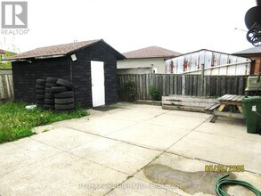100 Snowood Ct in Toronto, ON - Building Photo - Building Photo