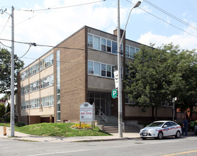 Hillsdale Manor in Toronto, ON - Building Photo - Building Photo