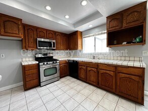 10161 Cabo Dr in Westminster, CA - Foto de edificio - Building Photo