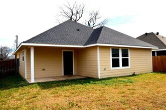 2216 Sayle St in Greenville, TX - Building Photo - Building Photo