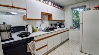 51 Manchester Rd, Unit 3 in Brookline, MA - Building Photo