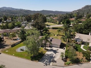 16328 Bassett Ct in Ramona, CA - Foto de edificio - Building Photo