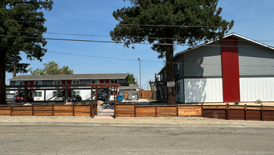 Redwood Garden Apartments in Yuba City, CA - Building Photo - Building Photo