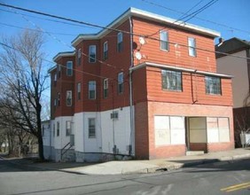 645 Douglas Ave in Providence, RI - Building Photo - Building Photo