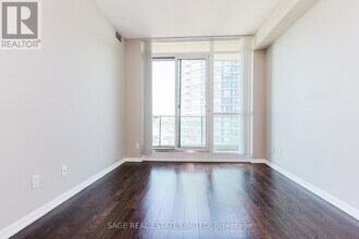 215 Fort York Blvd in Toronto, ON - Building Photo - Building Photo