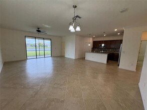 530 Fire Bush Ct in Bradenton, FL - Building Photo - Building Photo