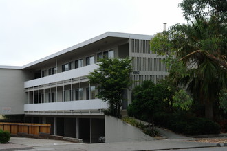 1128 El Camino Real in Burlingame, CA - Foto de edificio - Building Photo