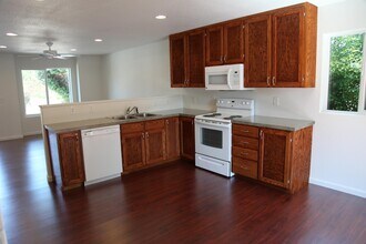 233 Whitman St S in Monmouth, OR - Building Photo - Building Photo