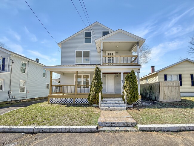 44 George St, Unit A in East Haven, CT - Foto de edificio - Building Photo