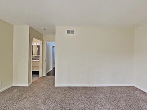 4355 Laurelhurst Rd in Moorpark, CA - Building Photo - Building Photo