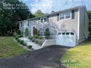 45 Carriage Dr in North Haven, CT - Building Photo - Building Photo