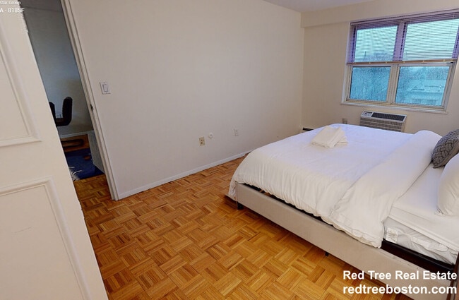 175 Freeman St, Unit 816 in Brookline, MA - Foto de edificio - Building Photo