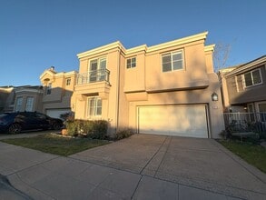 939 Corriente Point Dr in Redwood City, CA - Building Photo - Building Photo