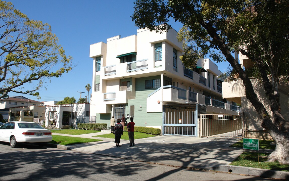 1127 E Chestnut St in Glendale, CA - Foto de edificio