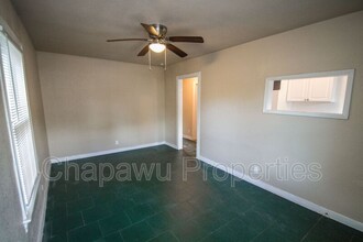 928 Poinsettia St in San Antonio, TX - Building Photo - Building Photo