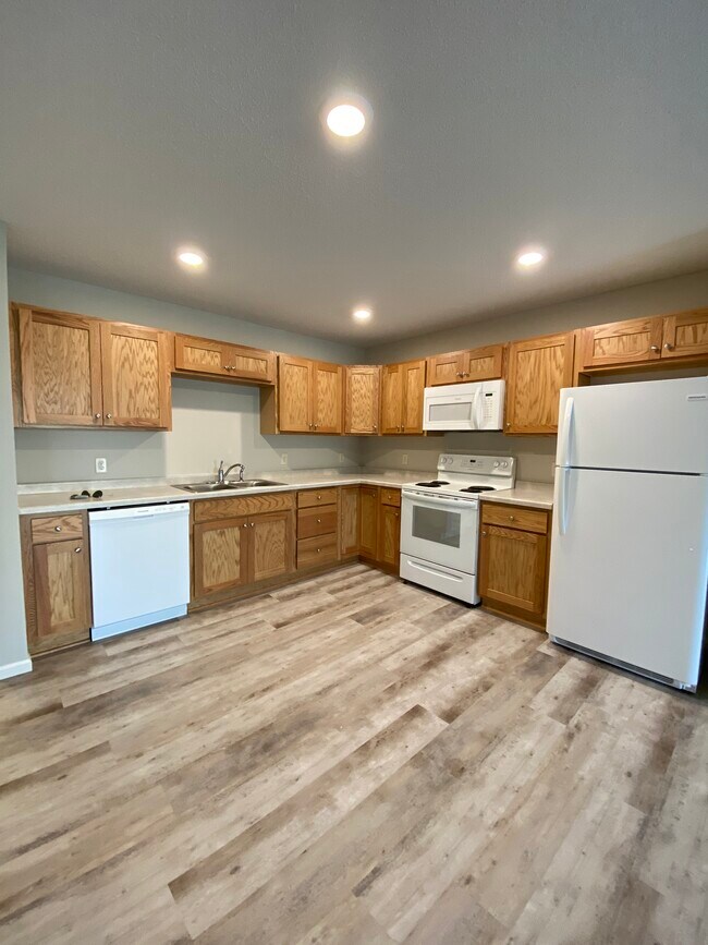 1551 Gunston Dr in New Richmond, WI - Building Photo - Building Photo
