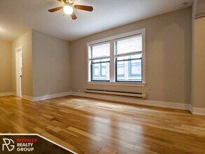 429 W Roscoe St, Unit 603 in Chicago, IL - Building Photo - Building Photo