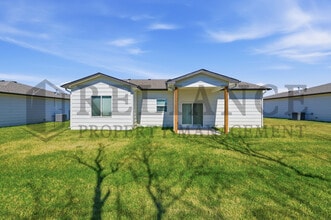 501 Elmwood St in Park City, KS - Foto de edificio - Building Photo