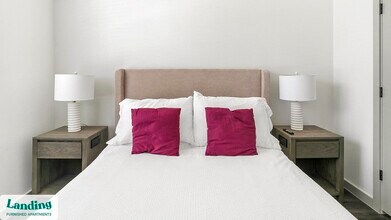 91 Jensen Dr, Unit 2111 in Houston, TX - Foto de edificio - Building Photo