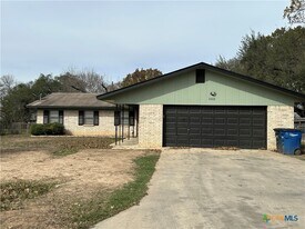 1313 Fieldcrest in New Braunfels, TX - Building Photo