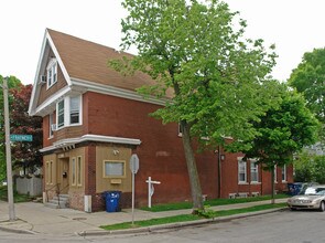 801 E Hadley St in Milwaukee, WI - Foto de edificio - Building Photo