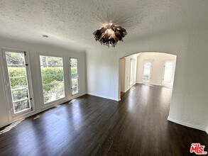 9019 Rosewood Ave in West Hollywood, CA - Building Photo - Building Photo