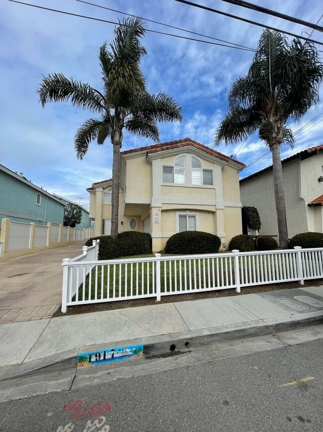 1917 Huntington Ln in Redondo Beach, CA - Building Photo - Building Photo