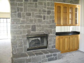 704 Canfield Dr in Lompoc, CA - Building Photo - Building Photo