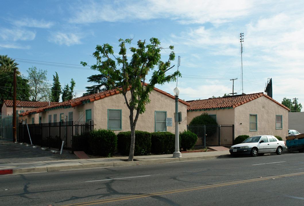 939 E Divisadero St in Fresno, CA - Building Photo