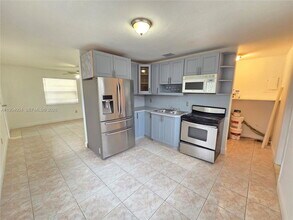 2311 NW 33rd St-Unit -2311 in Miami, FL - Building Photo - Building Photo