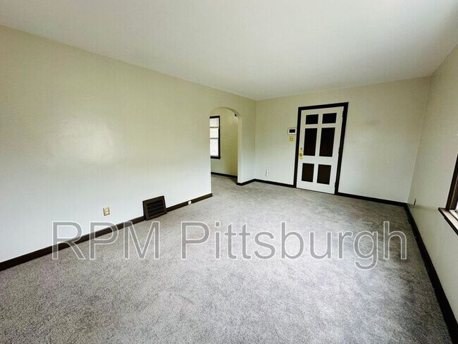 933 Josephine St in East Mckeesport, PA - Building Photo - Building Photo