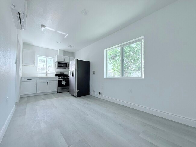 251 E Nicolet St in Banning, CA - Building Photo - Building Photo