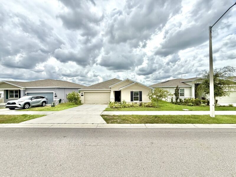 1036 Theodore St in Davenport, FL - Building Photo