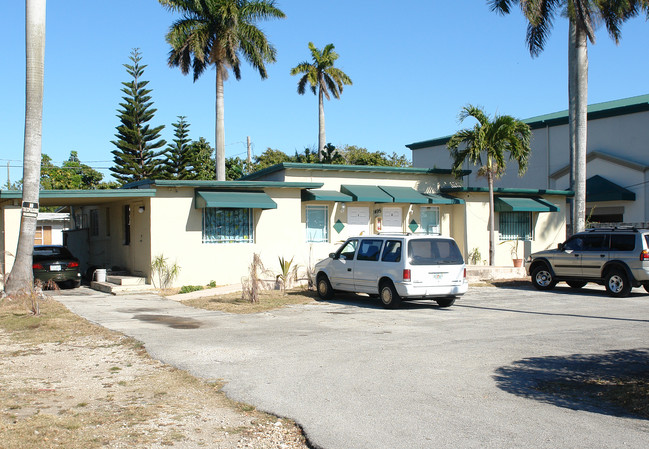 1494 W Dixie Hwy in Homestead, FL - Foto de edificio - Building Photo