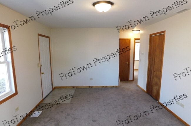 208 Louis Rd in Joliet, IL - Building Photo - Building Photo