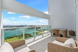 1040 Biscayne Blvd, Unit 4002 in Miami, FL - Building Photo