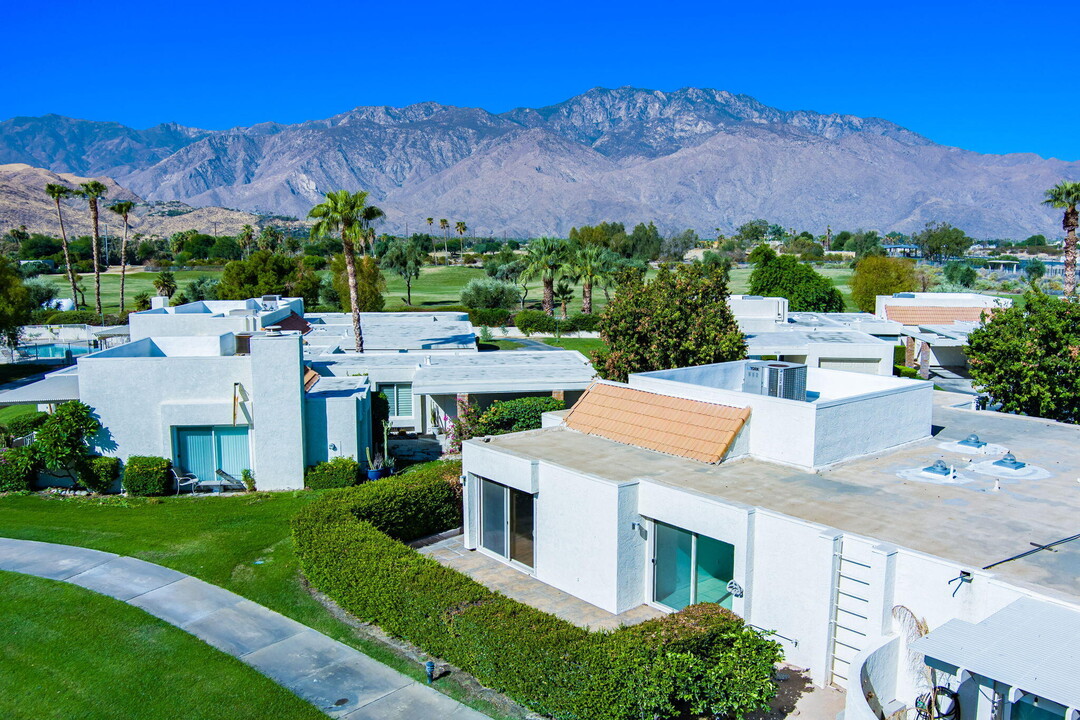 1636 Augusta Plaza in Palm Springs, CA - Foto de edificio