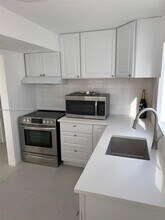 2939 Indian Creek Dr in Miami Beach, FL - Foto de edificio - Building Photo