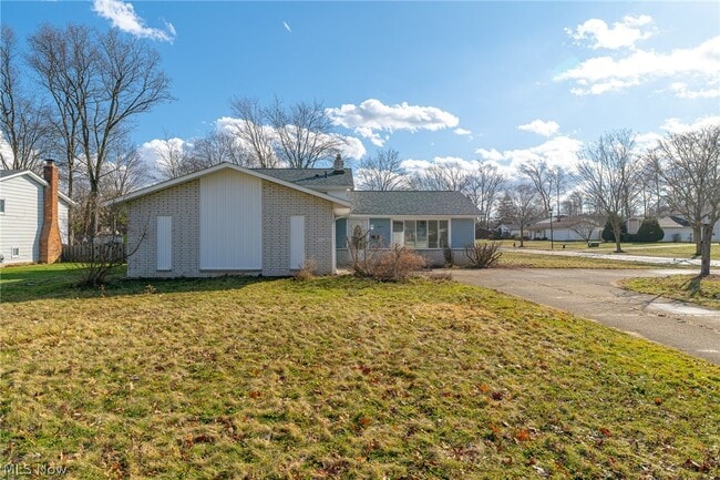 8671 Ashwood Dr in Strongsville, OH - Building Photo - Building Photo