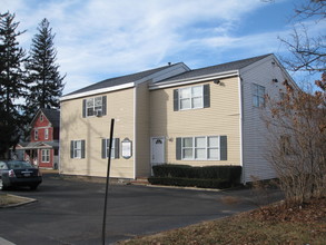 258 Hawkins Ave in Ronkonkoma, NY - Foto de edificio - Building Photo